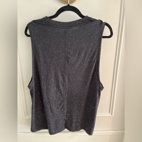 Black speckled lululemon tank size 6 - Picture 3 of 3